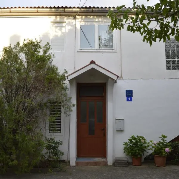 Apartmani Ivanka, hotel di Starigrad-Paklenica