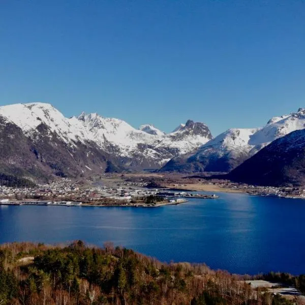 Åndalsnes Sentrum 1-room Apartment No3, viešbutis Ondalsnese