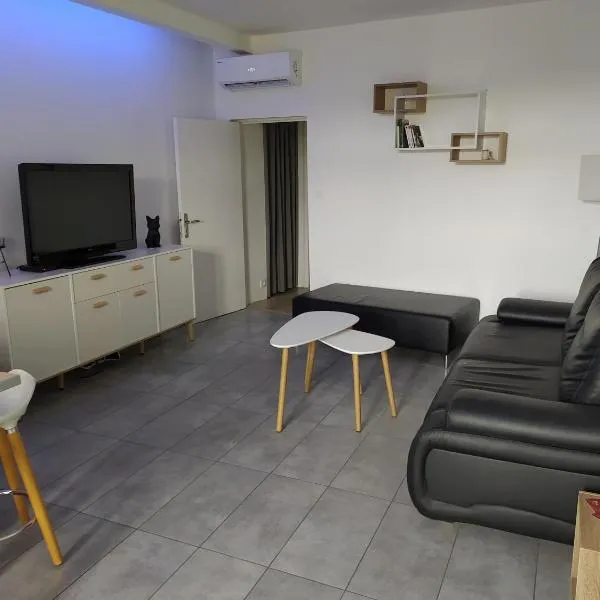 "Antre Nous" au Cœur de Lunel, hotel v destinácii Lunel