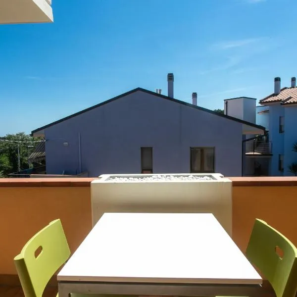 S232 - Sirolo, delizioso bilocale con terrazzo、シローロのホテル