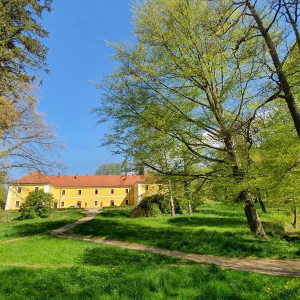 Zámecká zahrada-apartmány, hotel en Suchdol nad Lužnicí