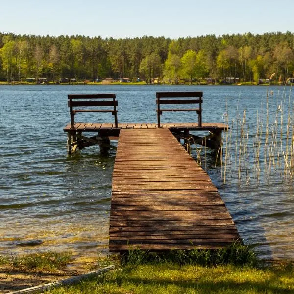 Apartament nad jeziorem Sukiel z własną plażą, hotel din Mątki