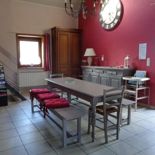 Gîte à deux pas de l'horloge, hotel v destinaci Senzeille