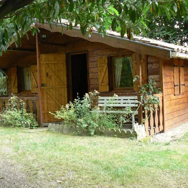 Commercy에 위치한 호텔 chambre insolite dans un chalet