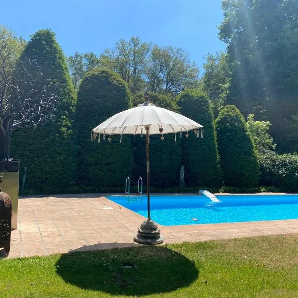 Villa de Nachtegaal, hotel v destinaci Naarden