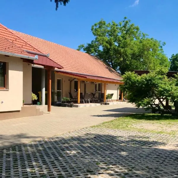 Léna Vendégház, hotell i Balatonberény