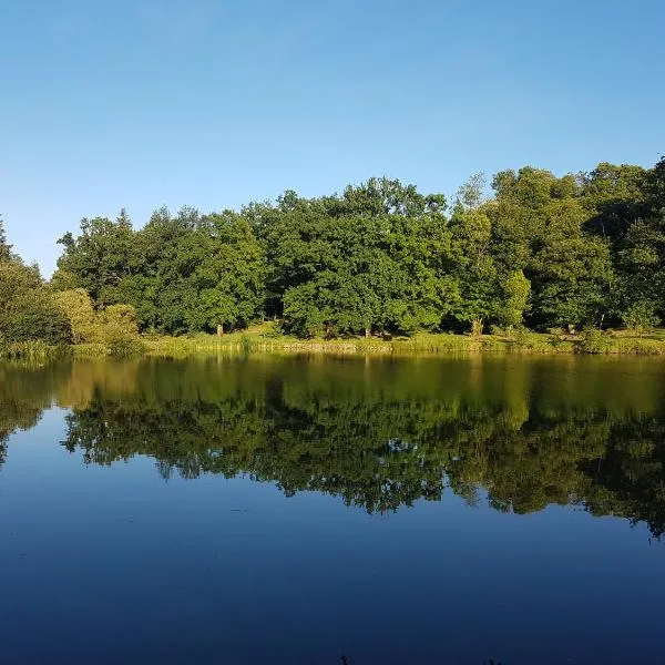 camping de la chagnée, hotelli kohteessa Allonne