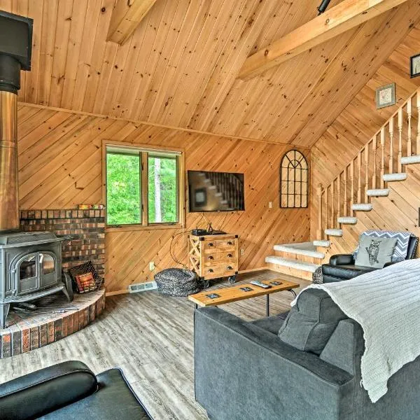 Riverfront Traverse City Cabin Near Snowmobiling!, hotel in Traverse City