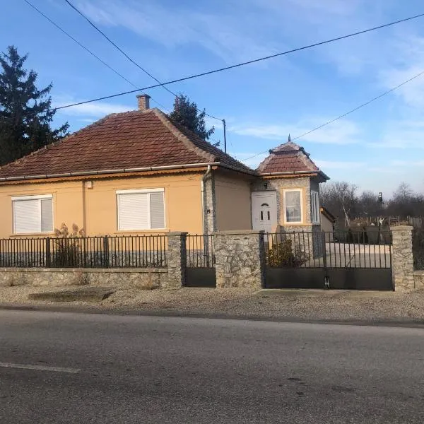 Törpi Apartman, hotel in Abaújlak