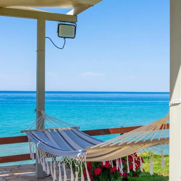 Baywatch Apartments on the Beach: Ammoudi şehrinde bir otel