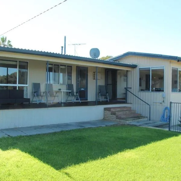 The Beach Shack - OCEAN VIEWS, CLOSE TO THE BEACH, hotel in Woodridge