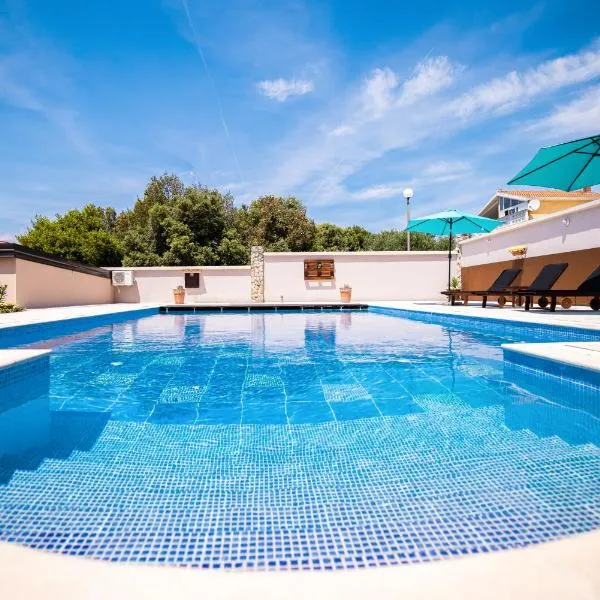 Villa Hacienda, hotel v Kožino