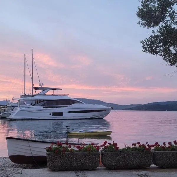 Valun Seaside Apartments, hotel en Martinšćica