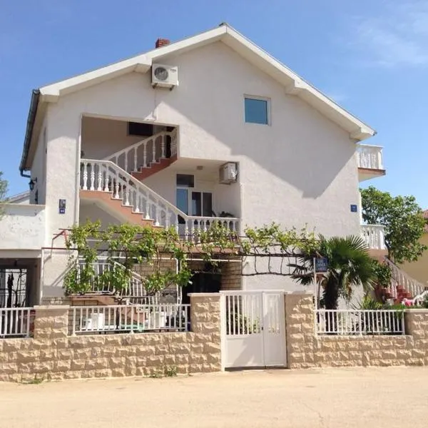 Apartmani Slavica, hotel v destinaci Biograd na Moru