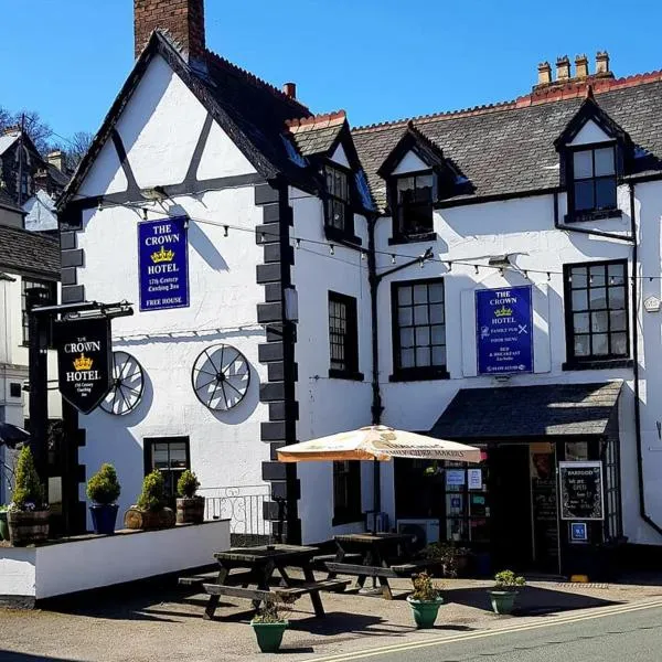 The Crown Hotel, hotel in Bettws Gwerfil Goch