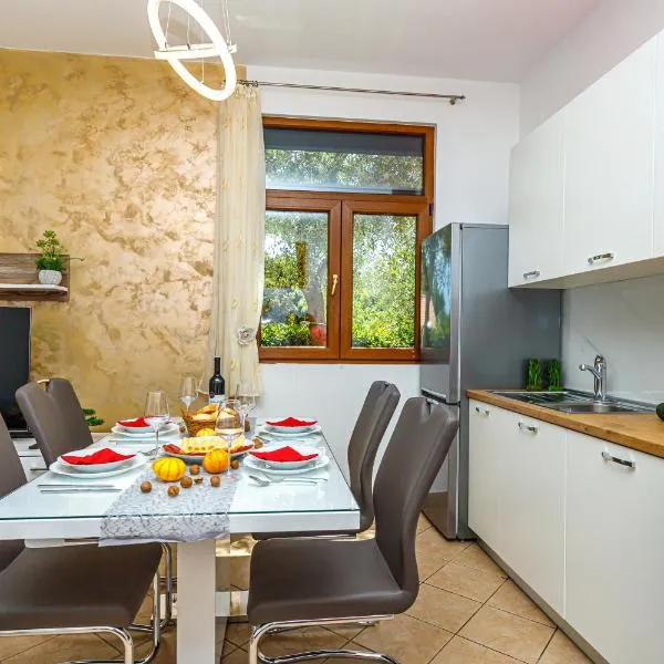 Apartments Kiki 150 METERS TO THE BEACH, hotel a Banjole