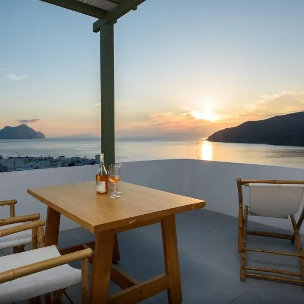 Theasis Suites: Amorgos şehrinde bir otel