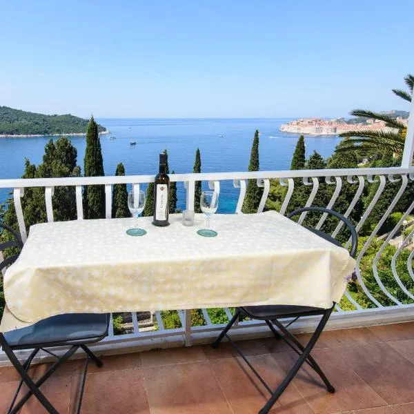 2-Bed Apt Sleeps 4 with Sea View 5 min to Beach, hotel v Dubrovníku
