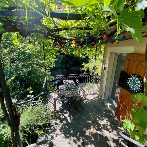 Maison les pieds dans l'eau, hotel in Montselgues