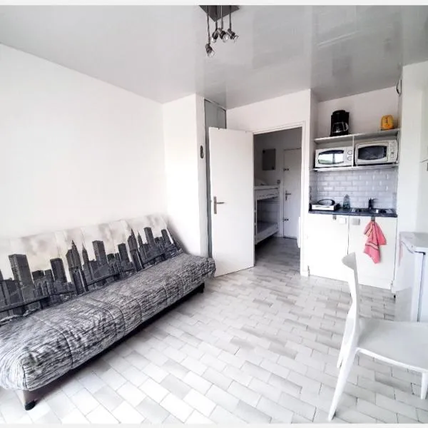 Studio cabine le grau du roi 6 min de la plage à pied, hotel in Le Grau-du-Roi