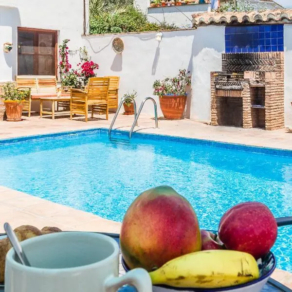 Casa Luna - 16th century traditional spanish village house, hotel v destinaci Albuñuelas