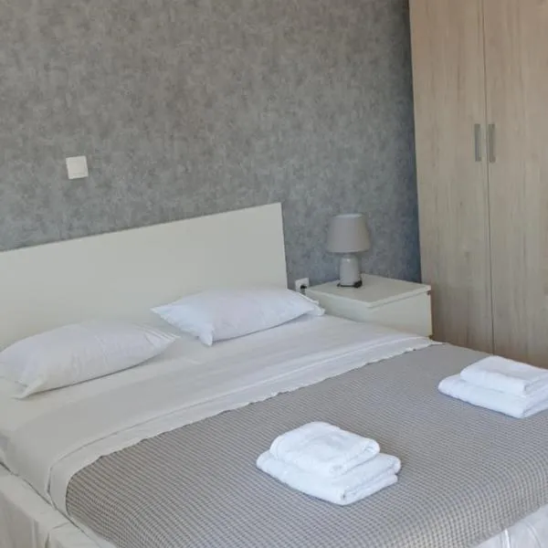AVR Airport Deluxe Suites 6, hotel in Markopoulo