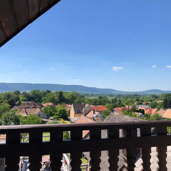 Pupos Apartman Szigliget, hotel in Lesencetomaj