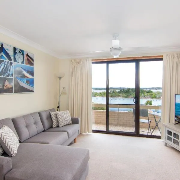 Lakeshore Lodge 11, hotel in Forster