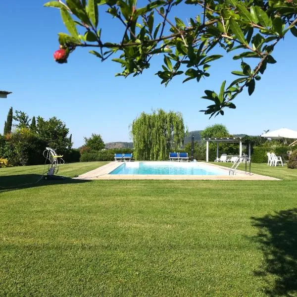 "IL CASALE DEI GIRASOLI" Country House in Capalbio, ξενοδοχείο σε Capalbio