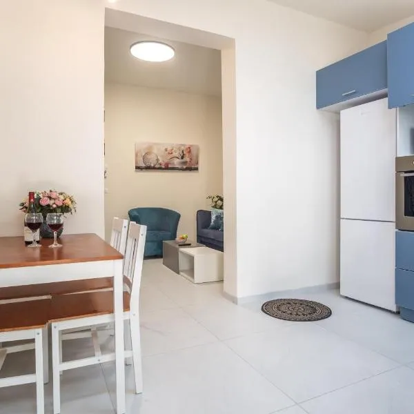 PORT CITY HAIFA - Luxury Apartments 50 mtrs From The Beach, hotel v destinaci Haifa