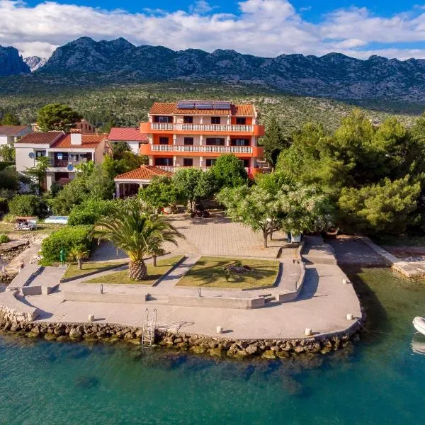 Pansion Kiko, hôtel à Starigrad-Paklenica