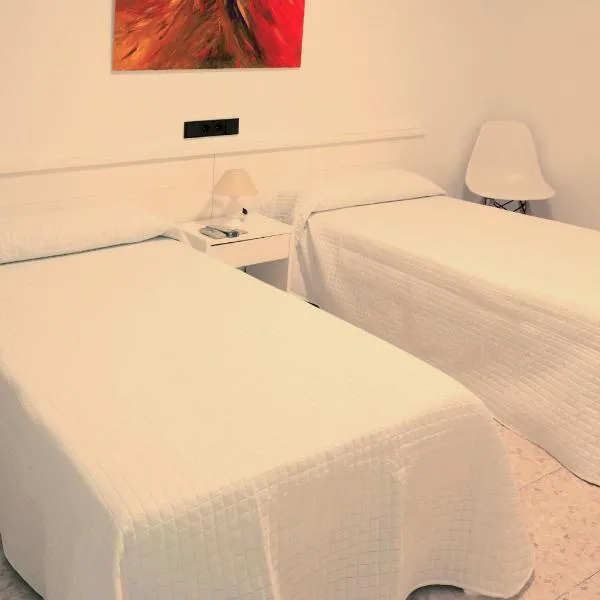 Llança में, होटल Hostal Lara