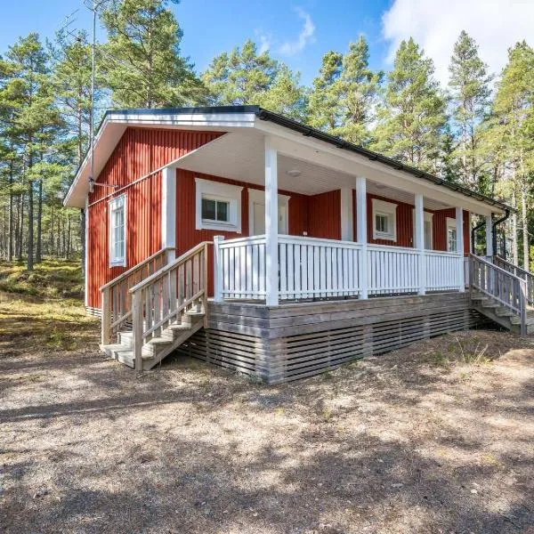 Holiday Home Tallbacka 2 by Interhome, hotel in Västlax