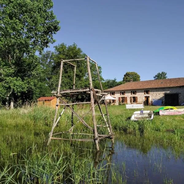 La Tribu de Lavaud, Hotel in Roumazières