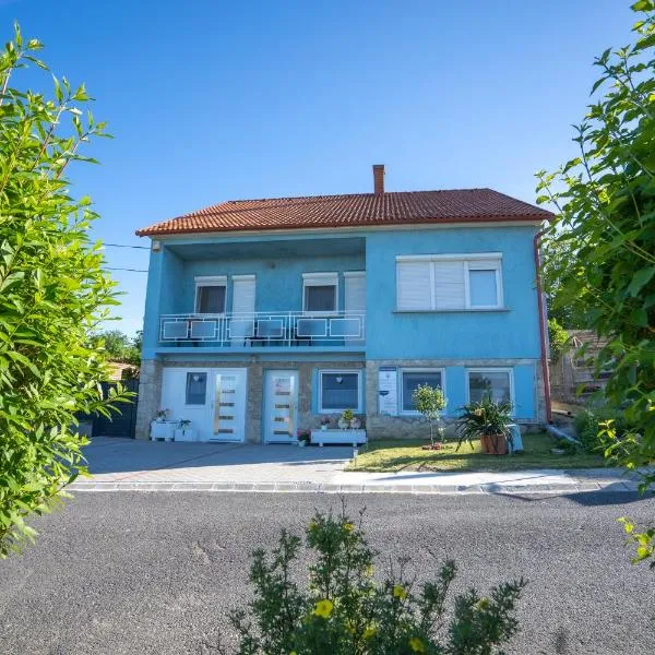 Kékház Vendégház, hotel v destinaci Écs