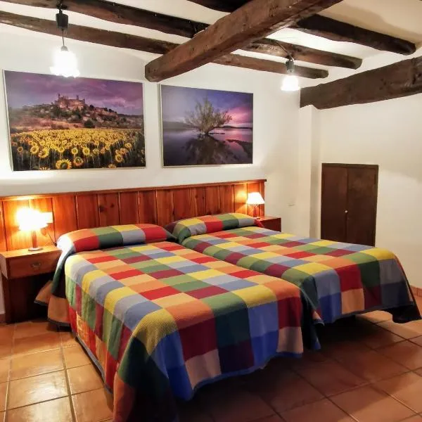 Casa independiente y completa con una habitación "Venta de Cidones", hotel in Cidones