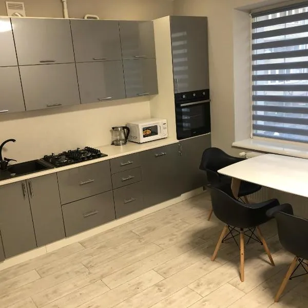 GIL Apartments, Volodimirskaja 90.246 - Majetok Bozdosh, hotel v Užhorodu