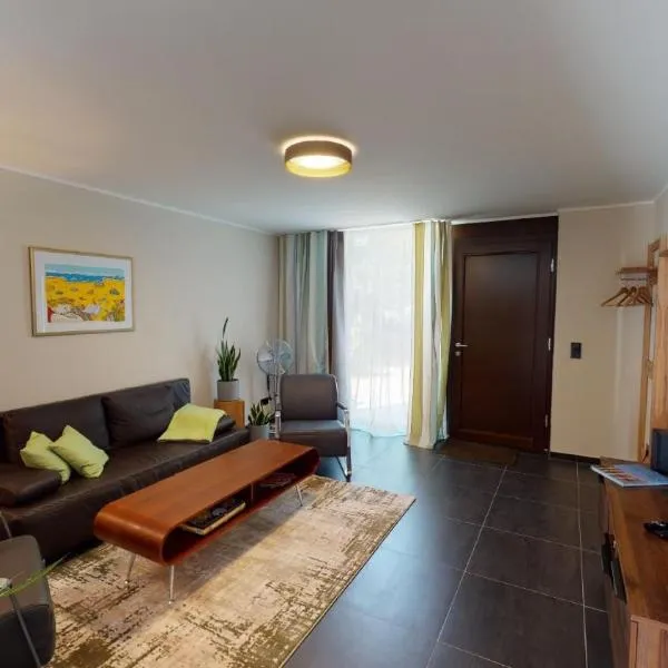 Ostsee Elmenhorst Sehr hochwertige Dreizimmer Ferienwohnung mit Gartenterrasse, מלון בElmenhorst