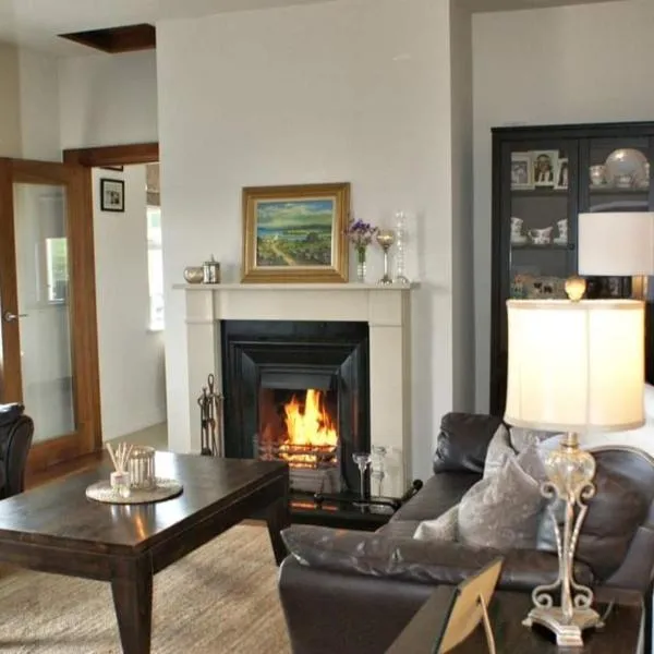 Cozy & Remote Hideaway Gintys Cottage, hotel v destinaci Ross Port