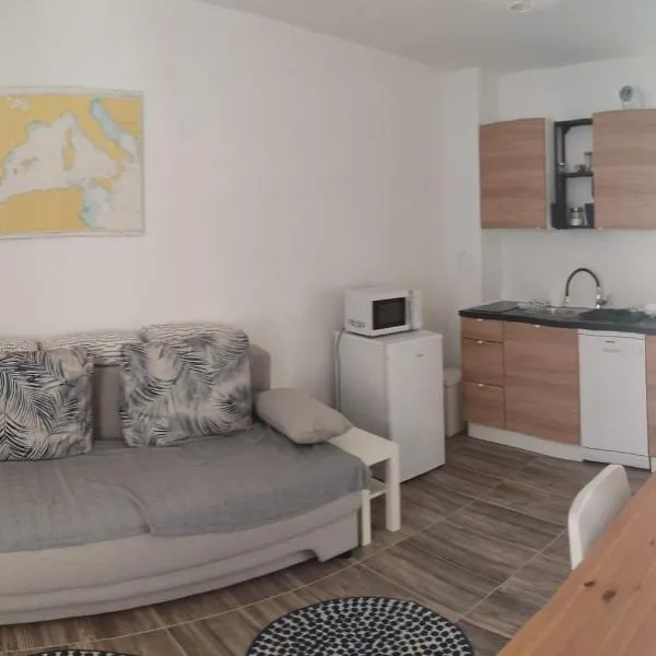 Levant, cosy and modern apartment in Novalja center, hotel v Novalji