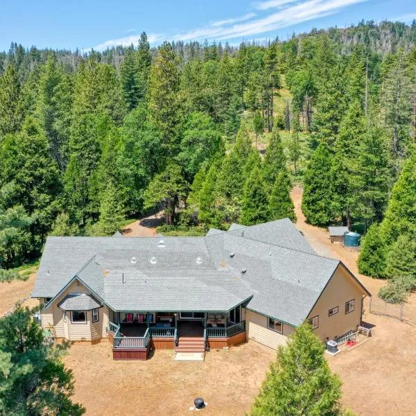 Moonrise Lodge - A Large Vacation Home in Mariposa, hotel v destinaci Mariposa