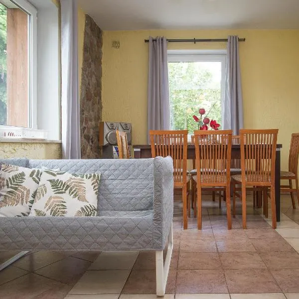 Happy Bison - a 5 bedroom house with a garden, hotel i Białowieża