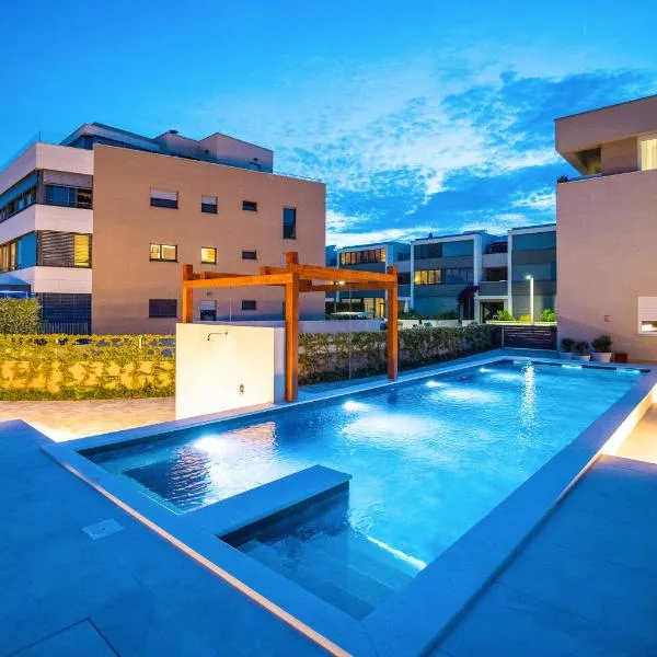 Ika Boutique Luxury Apartments, hotel u Zadru