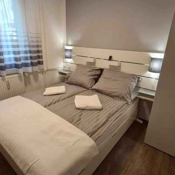 Kadarka apartman - Szekszárd, хотел в Decs