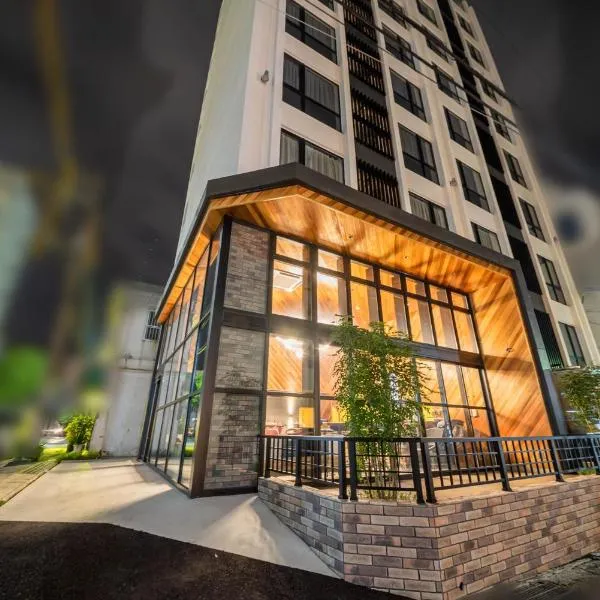 Hotel Brick, khách sạn ở Naha