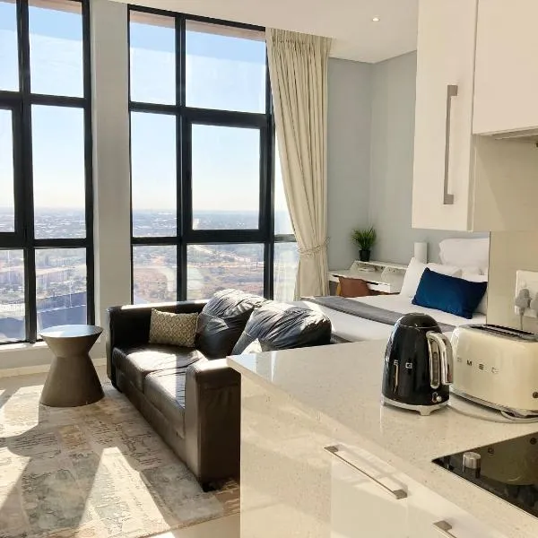 Urban Awe Apartment-iTowers 23rd Floor、ハボローネのホテル