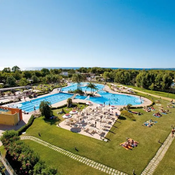 Happy Camp mobile homes in Camping Village La Masseria, hotel v Gallipoli