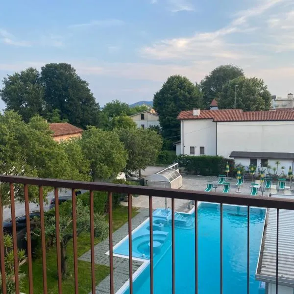 Appartemento con piscina termale HOTEL RC12 PADOVA, hotel v destinaci Abano Terme