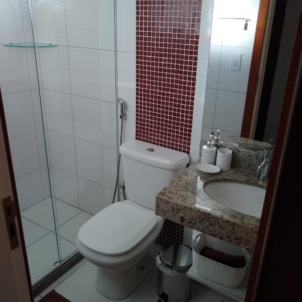 Edf Gil Nogueira-Praia Morro-Guarapari-3º Andar-APTO FTE-SOL MANHA-Piscina-Sauna-02 quartos com Ar -TV Tela Plana-Wi-Fi-Varanda Gourmet -Tela de Proteção - Purificador Água-Airfray-Dois elevadores-01 Garagem-Portaria 24 horas-50 mts da Praia do Morro - Foto 3