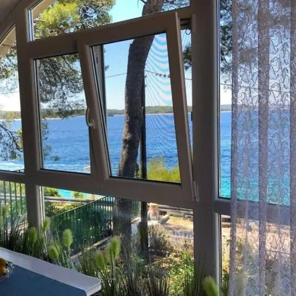 Shabby chic beach cottage Hvar, hotel v destinaci Hvar